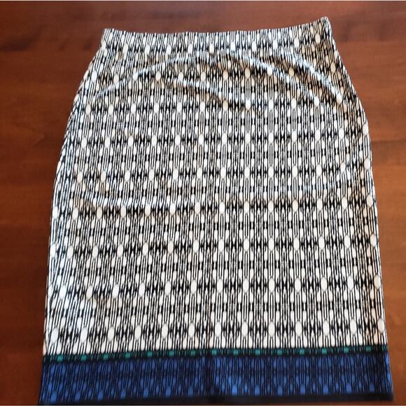 Max Edition small black and white geometric design - Picture 2 of 5